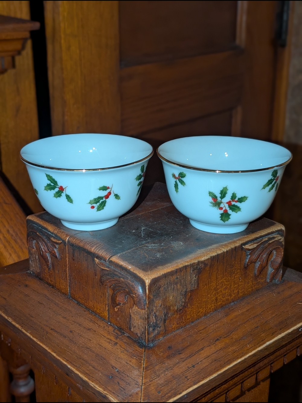 Pair of Centurion  Holiday Berry Christmas fruit dessert Bowls Euc